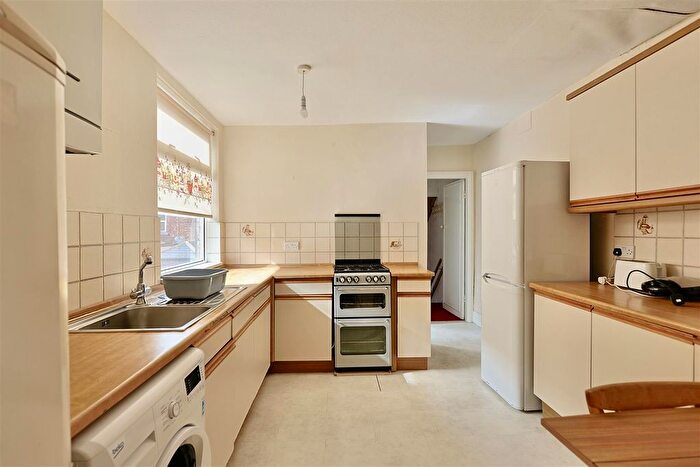 3 Bedroom Flat To Rent In Valley View, Jesmond, Newcastle Upon Tyne, NE2