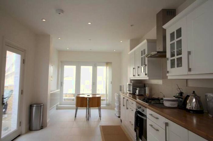 4 Bedroom Semi-Detached House To Rent In Charlton Church Lane, London, SE7