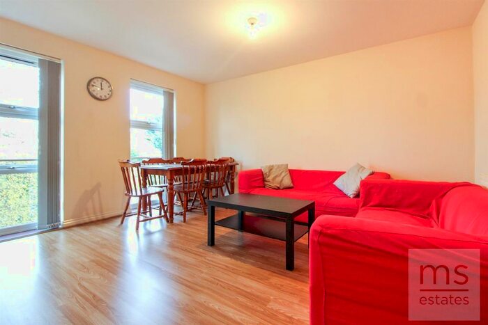 2 Bedroom Flat To Rent In Templars Court, Nottingham, NG7