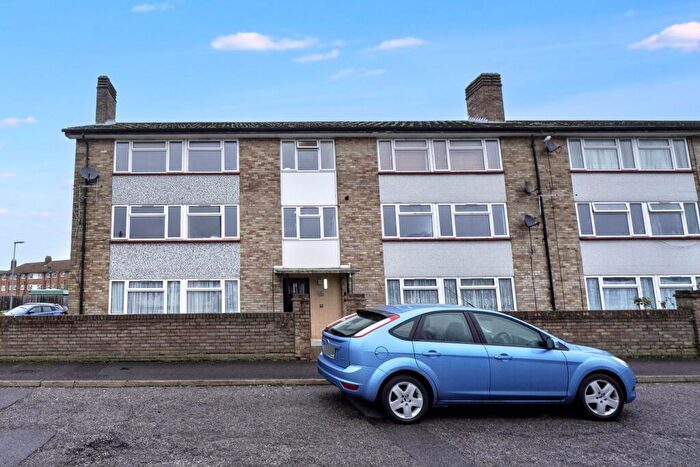 1 Bedroom Flat For Sale In Flat Jutland House, Dedworth Road, Windsor, SL4