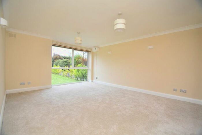 2 Bedroom Flat To Rent In Fortis Green, East Finchley N2