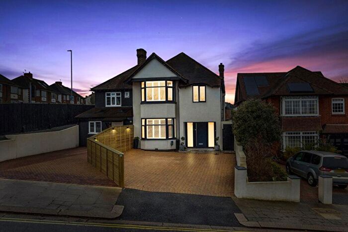 4 Bedroom House To Rent In Woodland Drive, Hove, BN3