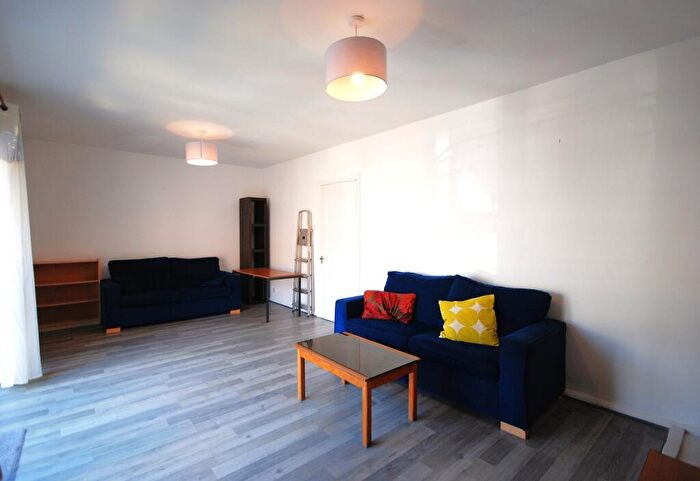 3 Bedroom Apartment To Rent In Shenley Road, Camberwell, SE5