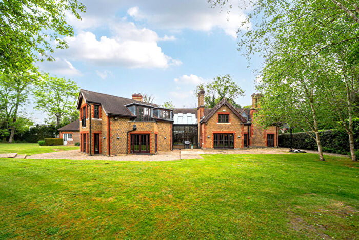 4 Bedroom Detached House To Rent In Burhill Estate, Hersham, KT12