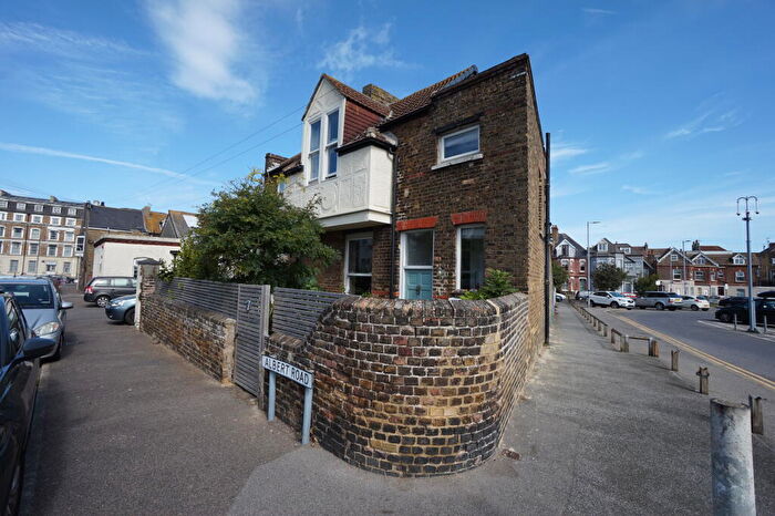 4 Bedroom Link Detached House For Sale In Albert Road, Margate, Kent, CT9