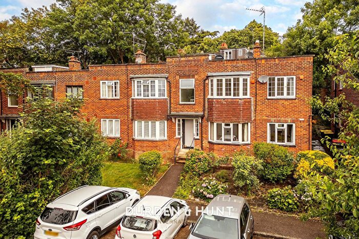 2 Bedroom Flat To Rent In Crescent View, Loughton, IG10