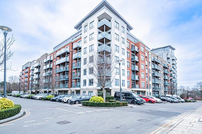 2 Bedroom Flat For Sale In East Drive, London, NW9