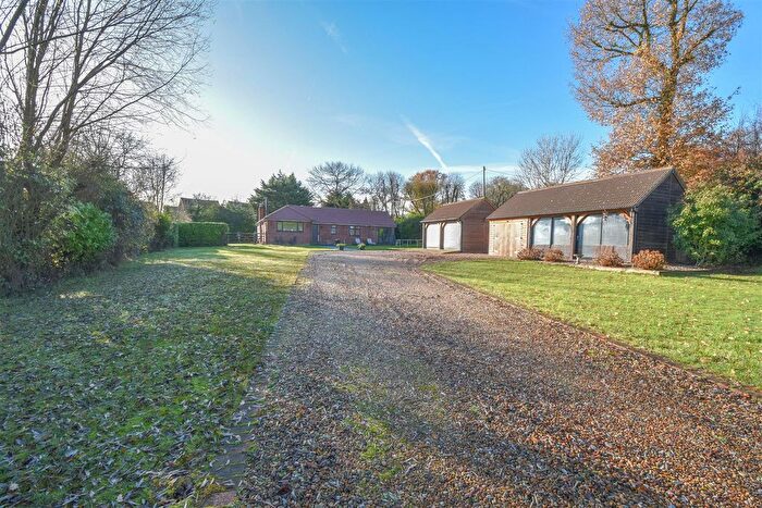 4 Bedroom Detached House For Sale In Brook Lane, Doddinghurst, CM15