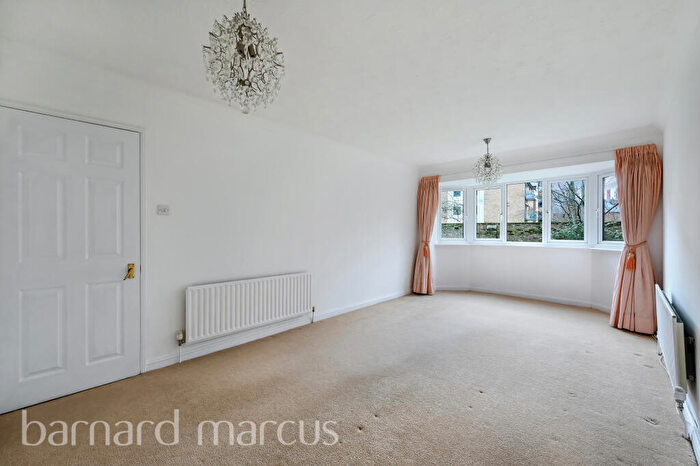 2 Bedroom Flat To Rent In Chartwell Close, Croydon, CR0