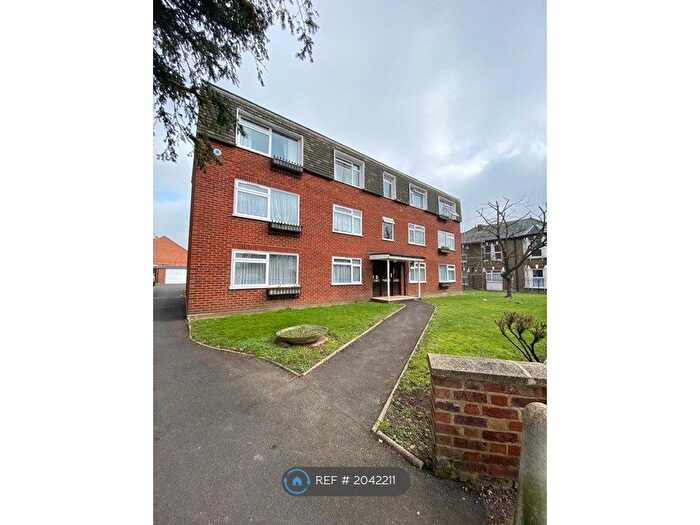 2 Bedroom Flat To Rent In Church Road, Corringham, Stanford-Le-Hope, SS17