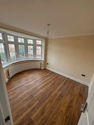 5 Bedroom Semi-Detached House To Rent In Kirkland Avenue, Clayhall, Ilford, IG5