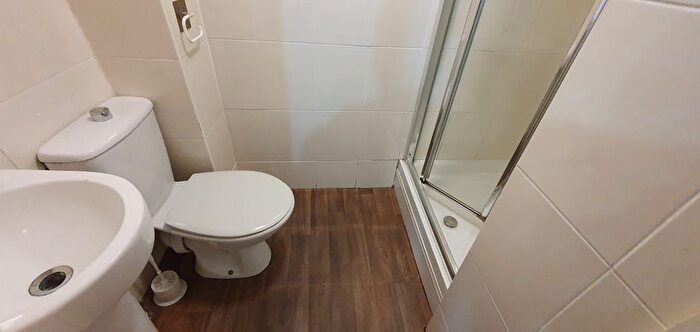 2 Bedroom Flat To Rent In Bed Flat -, West Luton Place, Adamsdown, CF24