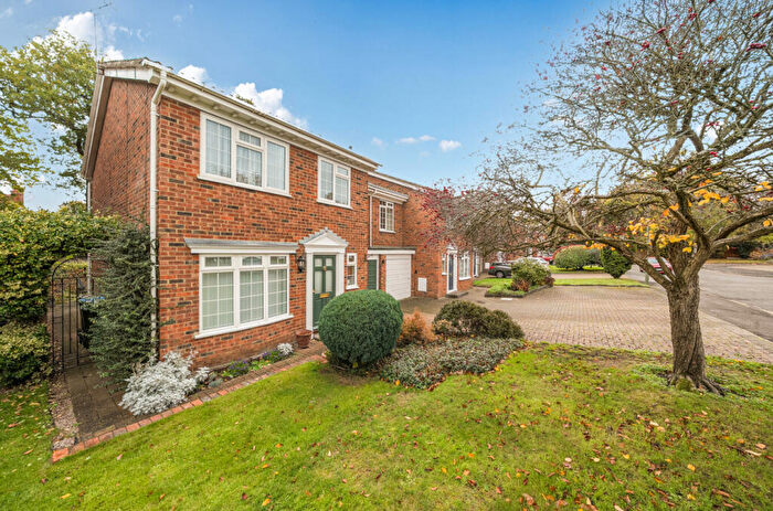 4 Bedroom Semi Detached House For Sale In Mayfield Gardens, Hersham, Surrey, KT12