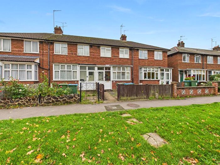 3 Bedroom Terraced House For Sale In Stocklake, Aylesbury, Buckinghamshire, HP20