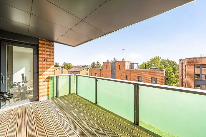 2 Bedroom Flat For Sale In Seven Sisters Road, Finsbury Park, London, N4