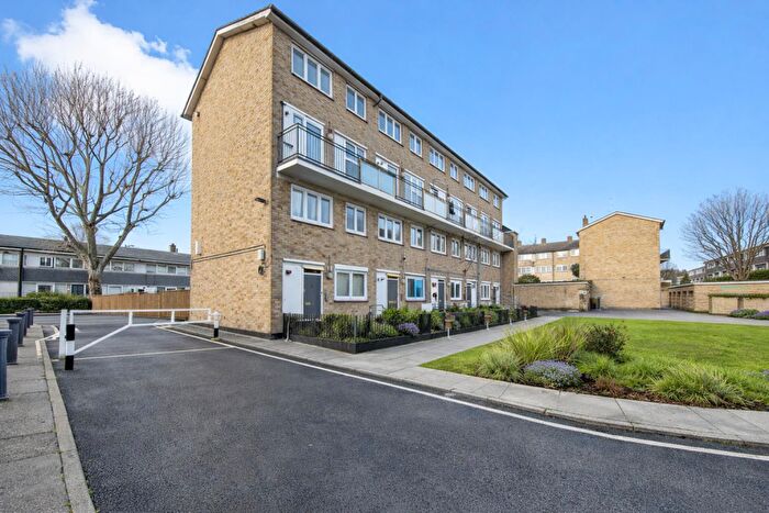 2 Bedroom Flat For Sale In Alfred Street, London, E3