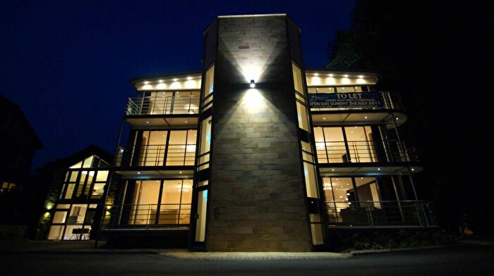 2 Bedroom Flat To Rent In Roundhay, LS8