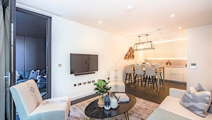 2 Bedroom Flat To Rent In Thornes House, Charles Clowes Walk, London, SW11
