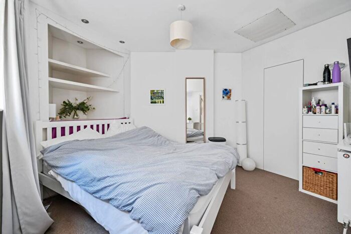 1 Bedroom Flat To Rent In Virginia Mews, Virginia Road, Shoreditch, London, E2