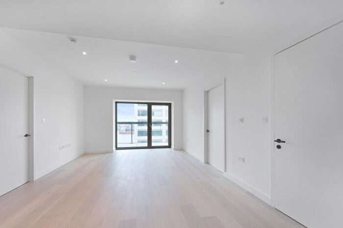 2 Bedroom Apartment To Rent In Abram Building, E16