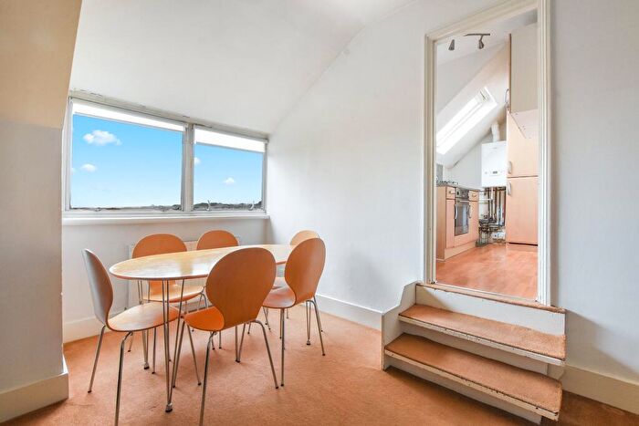 1 Bedroom Apartment To Rent In Muswell Hill Road, Muswell Hill, N10