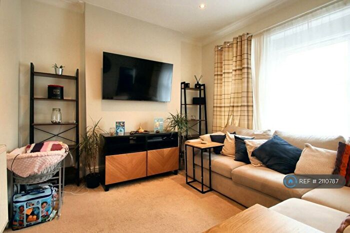 2 Bedroom Flat To Rent In Hither Green, Lewisham, SE13