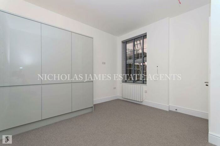 Flat To Rent In St. Johns Avenue, Friern Barnet, London, N11