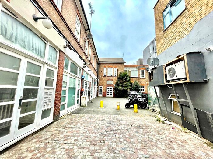 Studio To Rent In Drakes Courtyard, Kilburn High Road, London, NW6