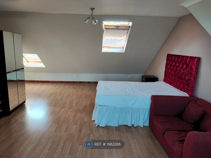 Studio To Rent In Heath Road, Hounslow, TW3