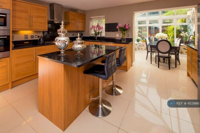 3 Bedroom Terraced House To Rent In Sovereign Mews, Hadley Wood, EN4