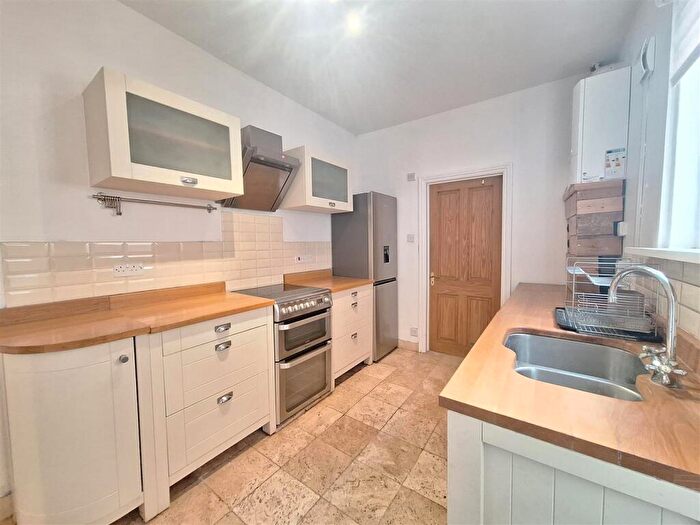 3 Bedroom Terraced House To Rent In Briants Avenue, RG4