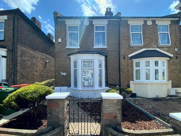 2 Bedroom Flat To Rent In Sebert Road, Forest Gate, E7