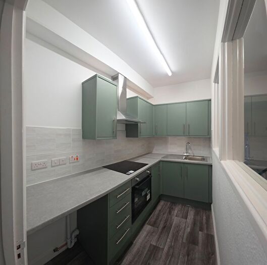 2 Bedroom Flat To Rent In A Devonport Road, Plymouth, PL3