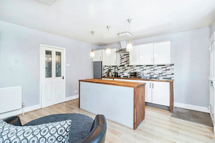 2 Bedroom Flat For Sale In Hele Road, Torquay, TQ2