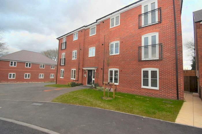 2 Bedroom Flat To Rent In Martin Drive, Common Lane, Kenilworth, CV8