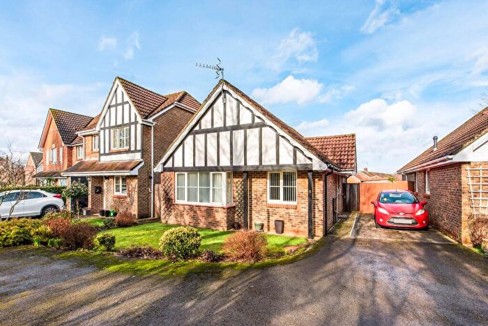 3 Bedroom Bungalow For Sale In Old School Road, Liss, Hampshire, GU33