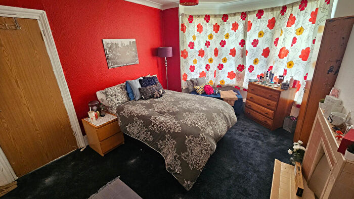 5 Bedroom Semi-Detached House To Rent In Eastern Avenue, Reading, Berkshire, RG1
