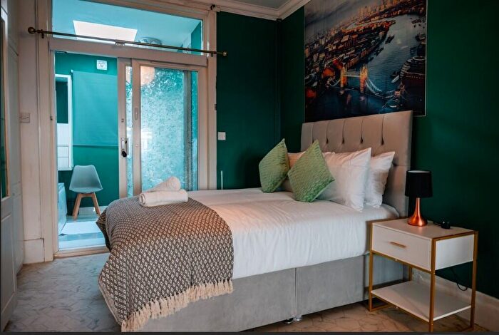 1 Bedroom Flat To Rent In Rosebank Avenue, Wembley, Middlesex, HA0