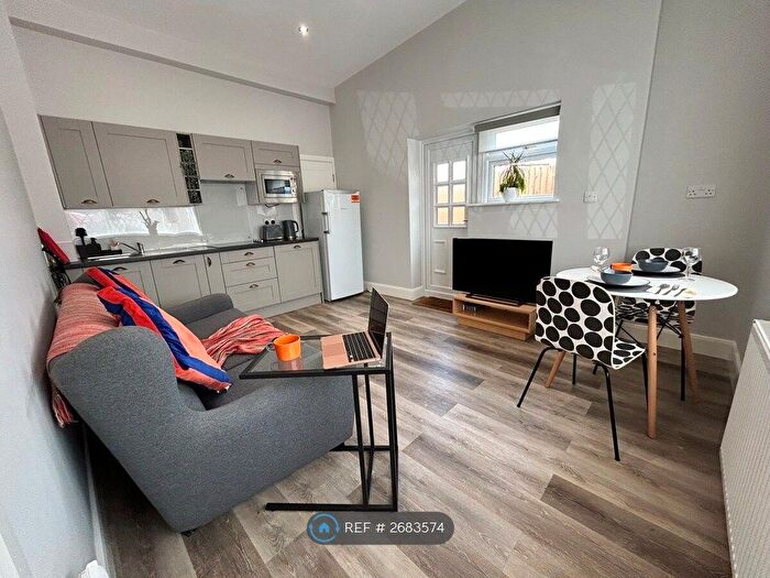 1 Bedroom Flat To Rent In Nonsuch Court Avenue, Epsom, KT17