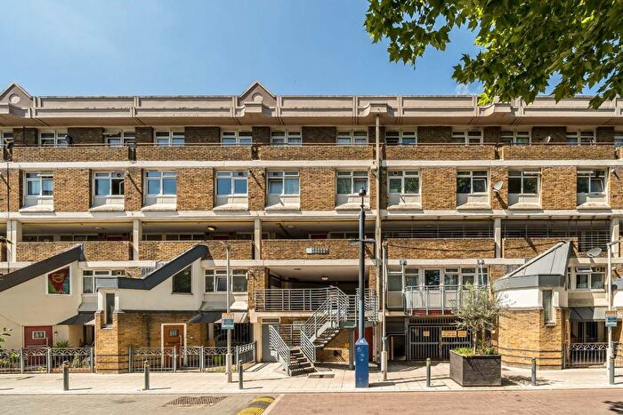 3 Bedroom Maisonette For Sale In Stockwell Park Road, Brixton, SW9
