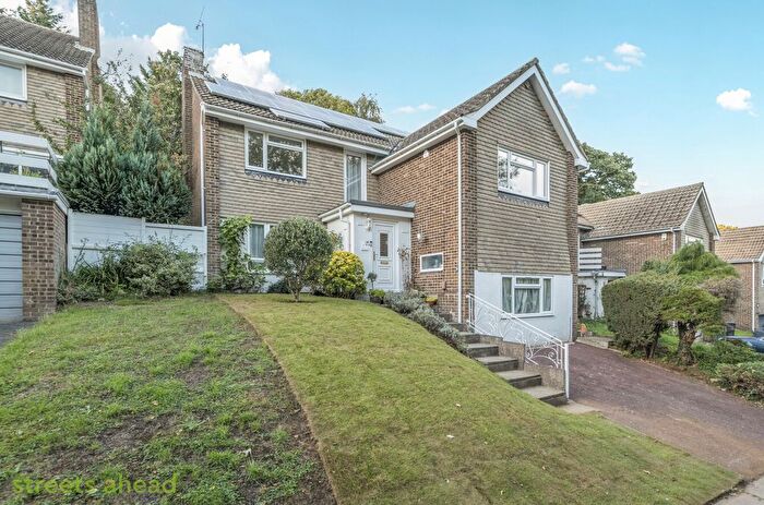 4 Bedroom Detached House For Sale In Boundary Way, Addington Village, CR0