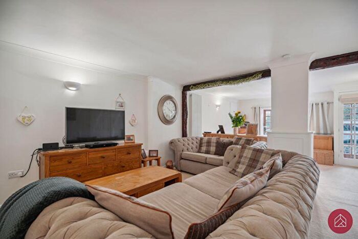 3 Bedroom Terraced House For Sale In High Street, Swindon, SN6