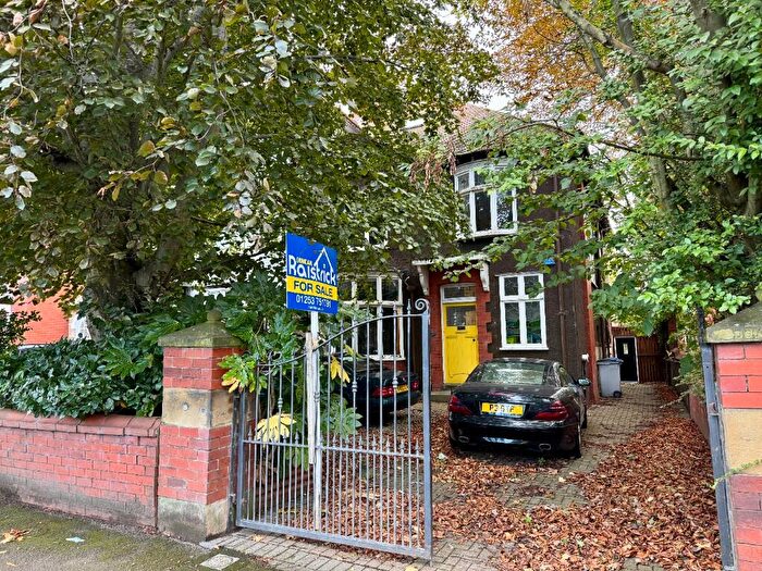 6 Bedroom Semi-Detached House For Sale In Newton Drive, Blackpool, Lancashire, FY3