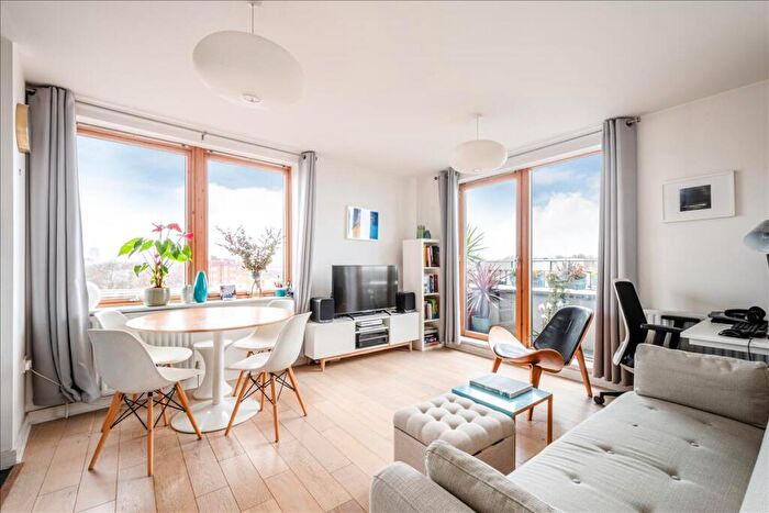 2 Bedroom Apartment For Sale In Cordwainer House, Mare Street, London Fields, E8