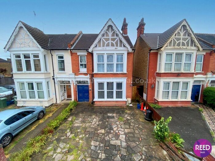 3 Bedroom Flat To Rent In Ceylon Road, Westcliff On Sea, SS0