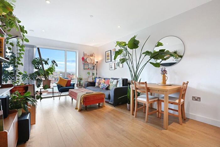 2 Bedroom Flat For Sale In Camberwell Road, London, SE5