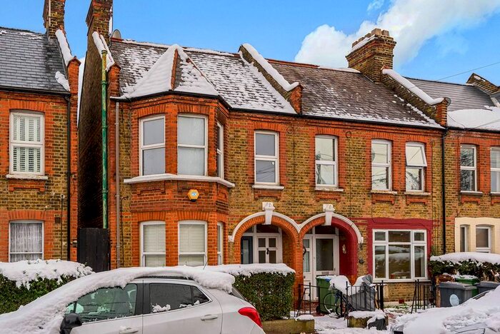 2 Bedroom Flat To Rent In Fleeming Road, Lloyd Park, London, E17