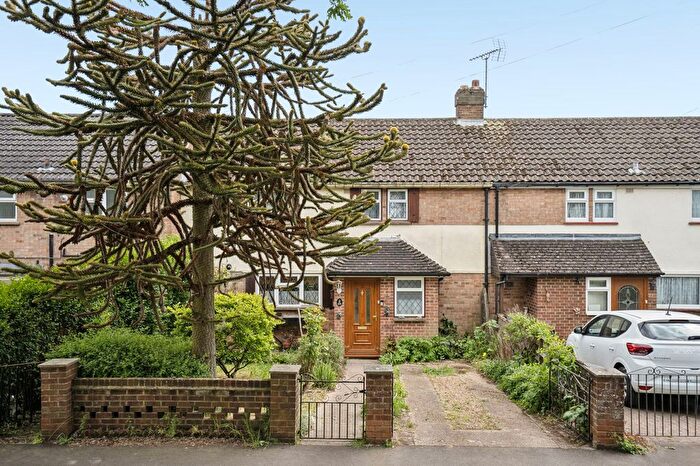 3 Bedroom Terraced House For Sale In Oakfield, Mill End, WD3