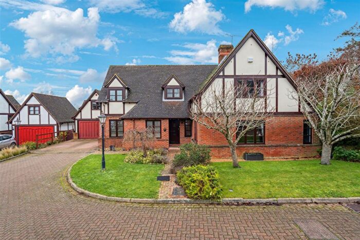 4 Bedroom Detached House For Sale In Maltings Close, Stewkley, Buckinghamshire, LU7