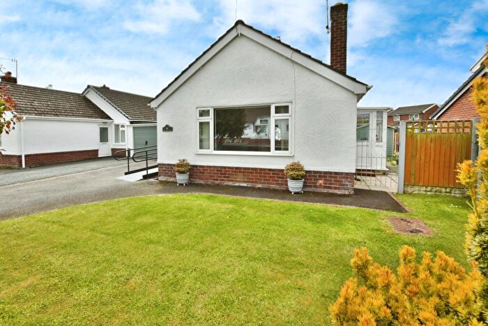 3 Bedroom Detached Bungalow For Sale In Bryn Siriol, Coedpoeth, LL11
